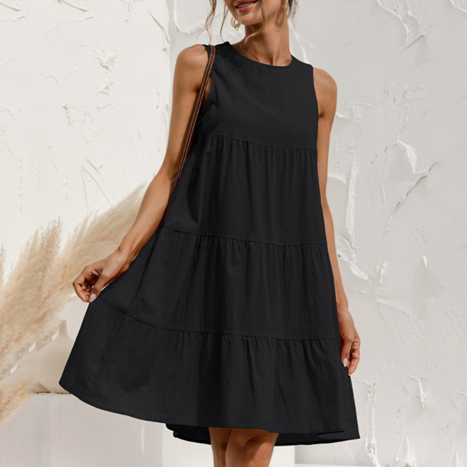 thumbnail image 2 of Vestido informal sin mangas para mujer - Vestido camiseta mini con cuello redondo, plisado y bolsillos, 2 of 5